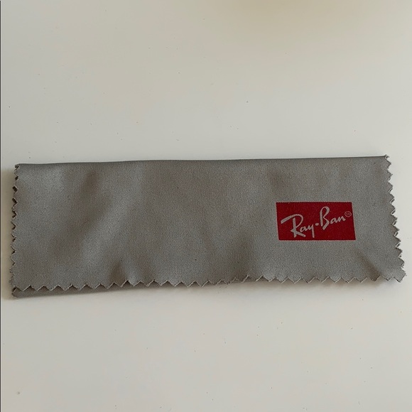 Black ray ban sunglasses with case and cloth - Picture 8 of 10